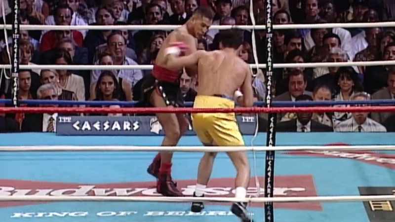 De La Hoya trying to throw a left hook