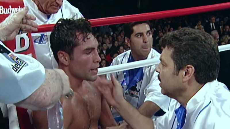 De La Hoya winning the fight so far