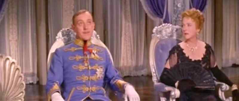 Dear aunt Symphorosa, always looking for wallflowers