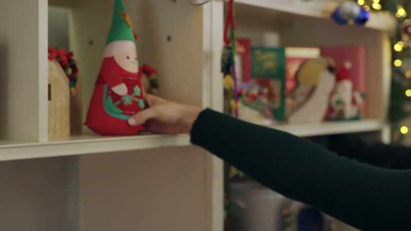 * Deck the hall with boughs of holly *