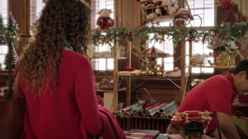 (♪ Deck the Halls ♪)