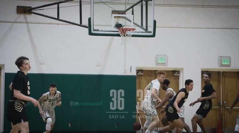 Deep three by Howing splashes in