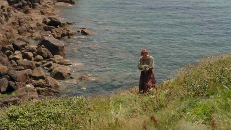 DEMELZA HUMS TO HERSELF