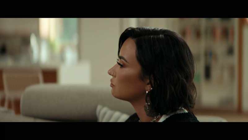 [Demi] Mm-hmm. - ...and that a famous person