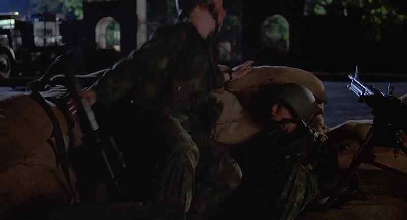 Derek! Derek, don't run! - I don't wanna die!