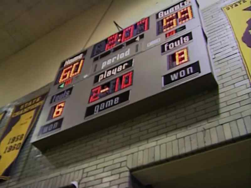 Derrick Zinneman's layup pushes Marshall to a one-point lead