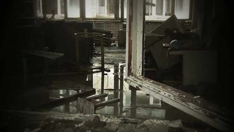 Deserted towns, abandoned buildings