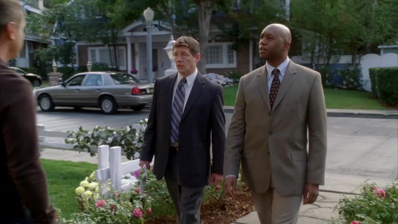 DETECTIVES. EVERYTHING OKAY?