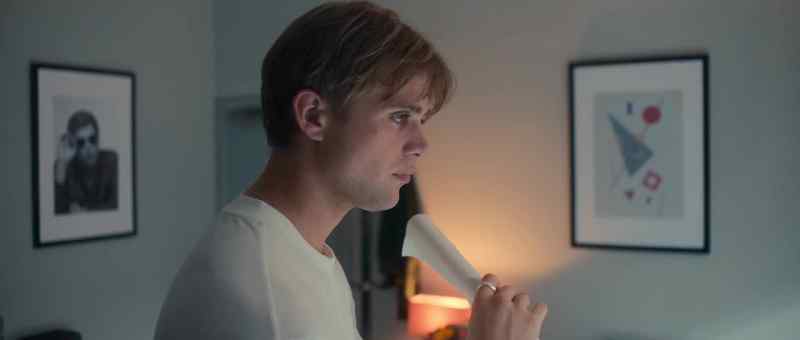 Dexter to hair and makeup, please