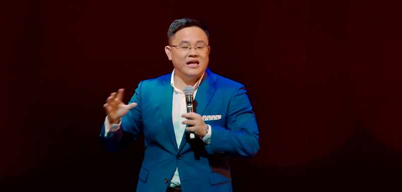 Dia mendapat komisi 1.100 persen
