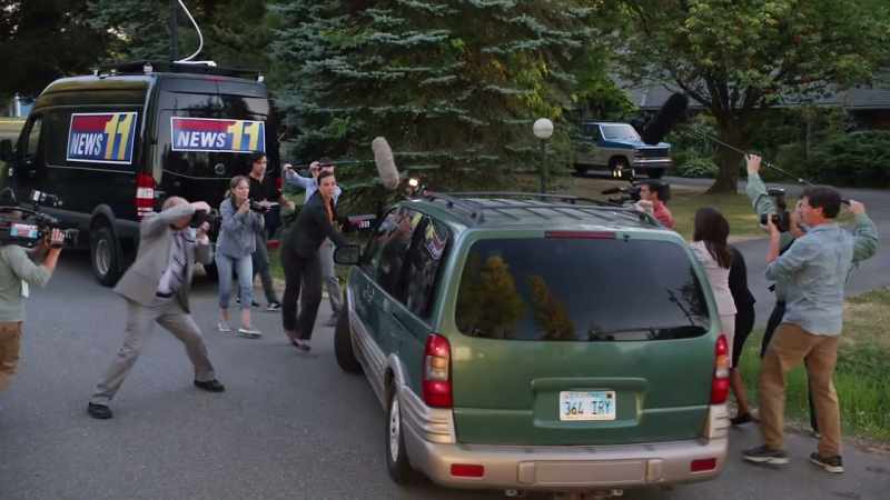 Diane: Leave us alone! - (reporters shout)