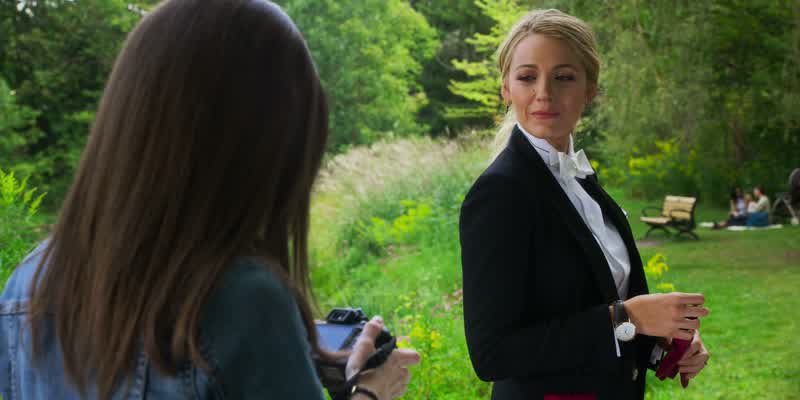 Did you just take my pictureI'm yearbook momDid I ask you to take my pictureErase itYou look really chic it's just for Faces and PlacesJust for the other parentsErase it or I'll slap a fucking
