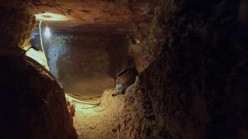 Digging for opal seven times faster than by hand