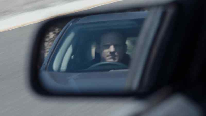 (distorted music plays)
