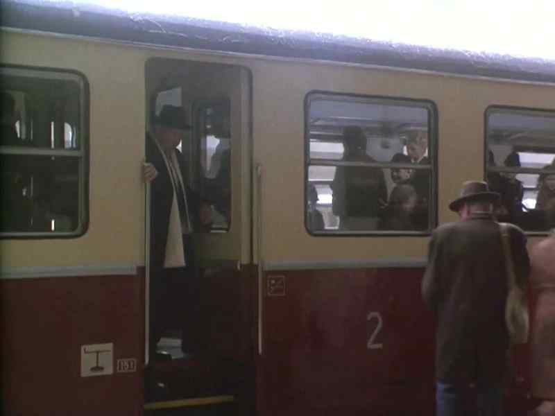 Districts D, K and Z, all units alert! Humboldthain station