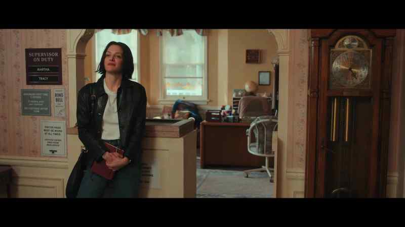 Do I look like a cop? - [Josephine] Don't be an idiot