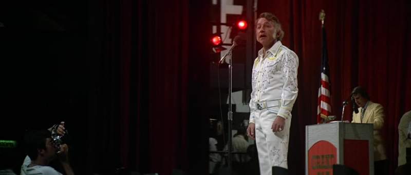 Do I tell you how to sing darlin' Hmm