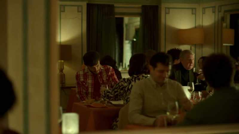 Do you know what you're having? - [Teri] No idea. What are you getting?