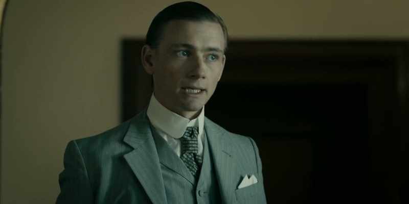 Do you seriously think that I owe him an apology?