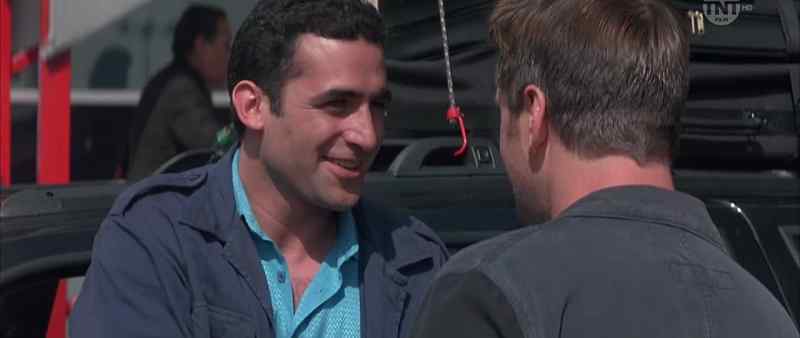 Do you speak English? - Yes, my name's Daniel
