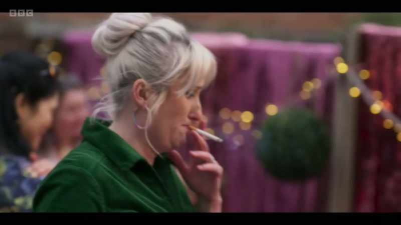 Do your top lip for a fiver, but got to take that mole off