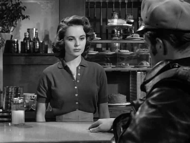 Do you want something? - Yeah. I'd like a bottle of beer