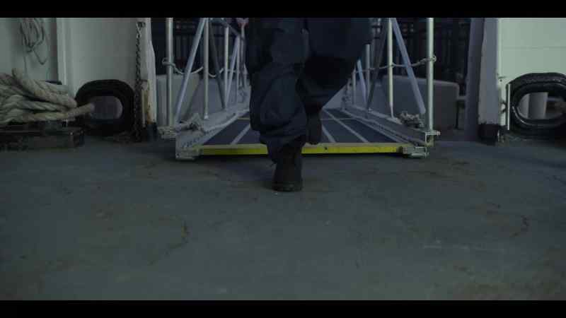 DOCK WORKER: All clear!
