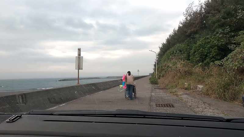 [Dodo] Mommy, it's bad to steal things, right?