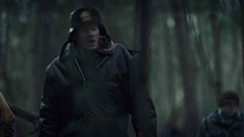 Does anybody know if Alison had a pair of blue mittens?