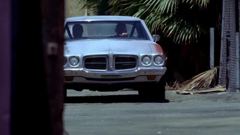 不用兩個人去撞一輛車 Doesn't take two people to crash a car, you know