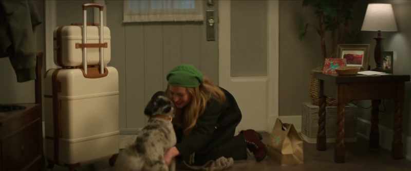 [dog barks] -Gizmo!