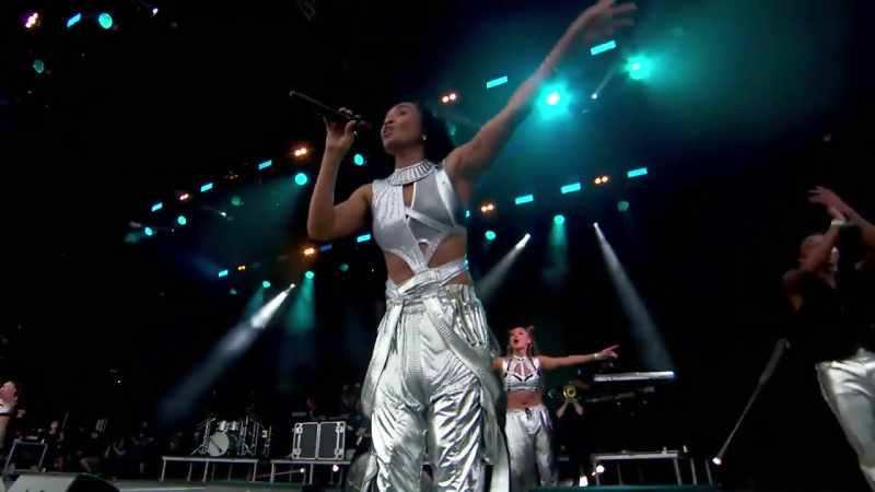�� don't go chasing waterfalls ♪ come on, y'all!