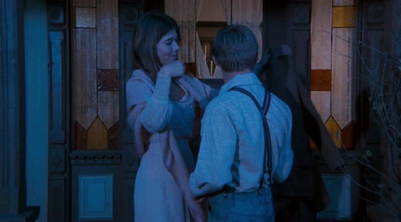 Don't go in yet. -Oh, I have to