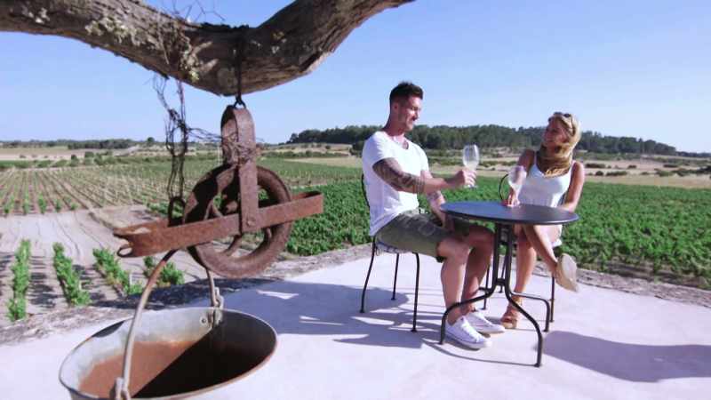 �Don't hold back. Come on. ‐(CACKLES)