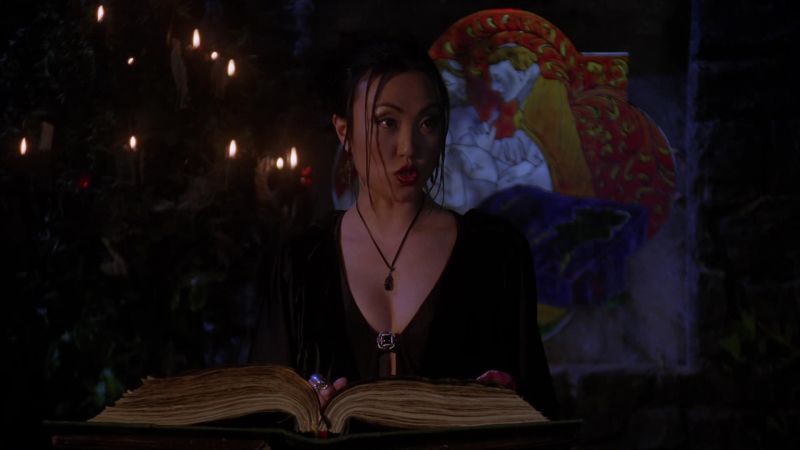 Don't wanna shatter the wrong sister, now, do you?