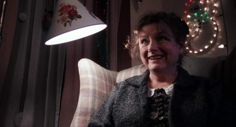 Don't ya think we ought to put the tree lights on'