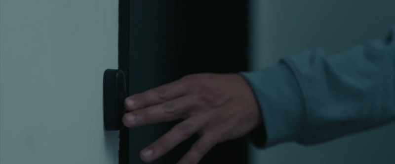 (door bell ringing)