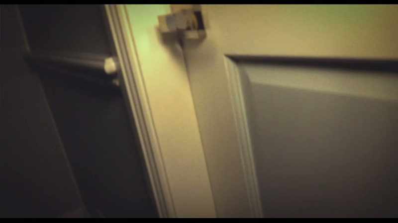 (door clicking) (footsteps thumping)