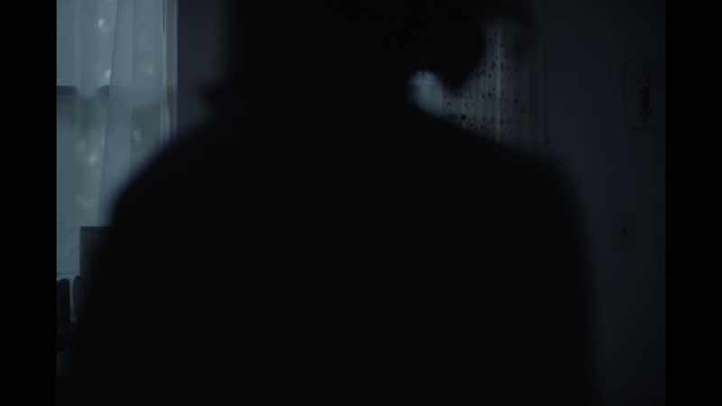 (door clicking)