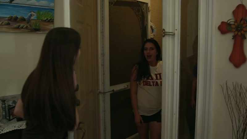(door clicking)