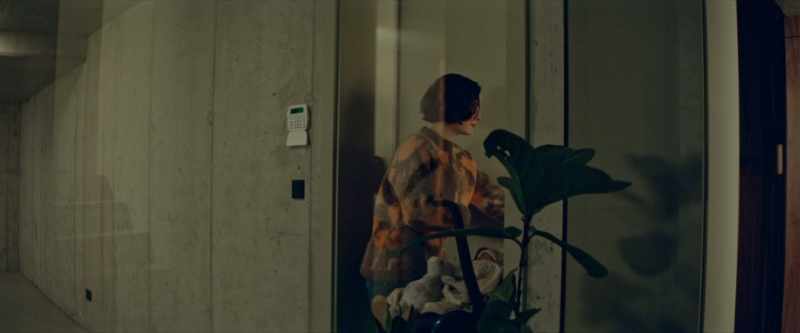 (door clicks)