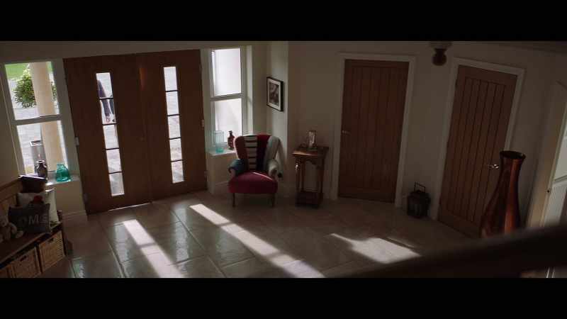 [door closing] - [Neil] Someone's home. It could be Chris