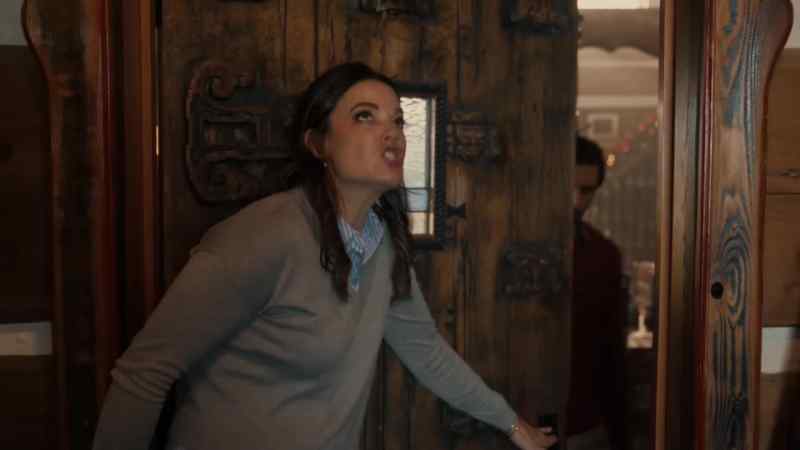 (door creaks)