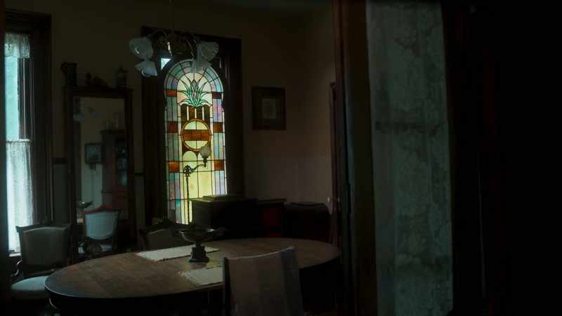 (door creaks) (unnerving music)