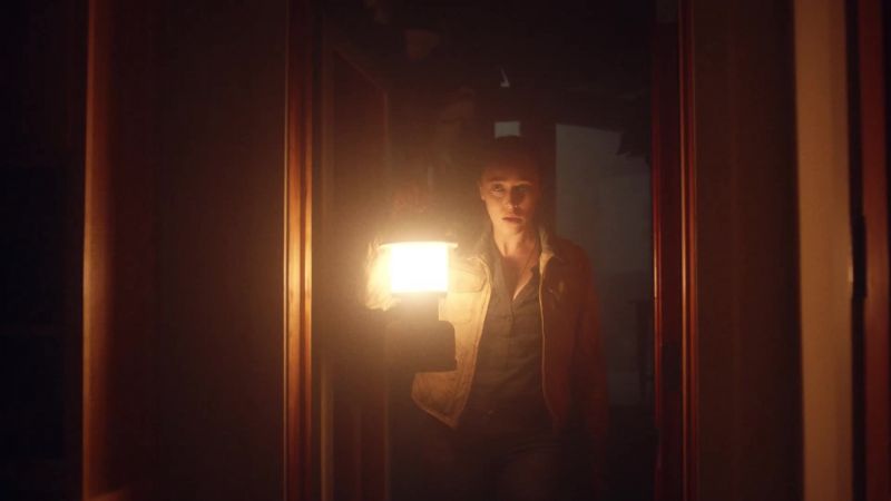 [Door opens] -Alicia!