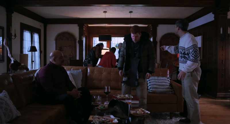 [door opens] - Hey, hey! We're here!