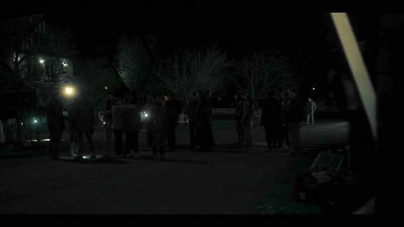 (door opens) -(indistinct chatter)