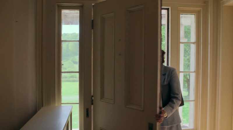 [door opens] -[woman] Oh, there we are. [chuckles]