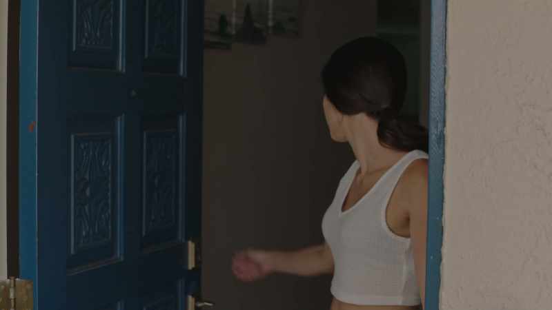 (door squeaking)