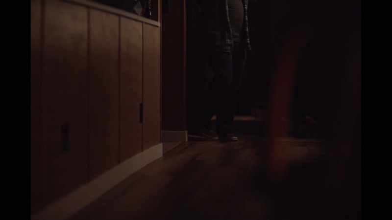 (door squeaking)